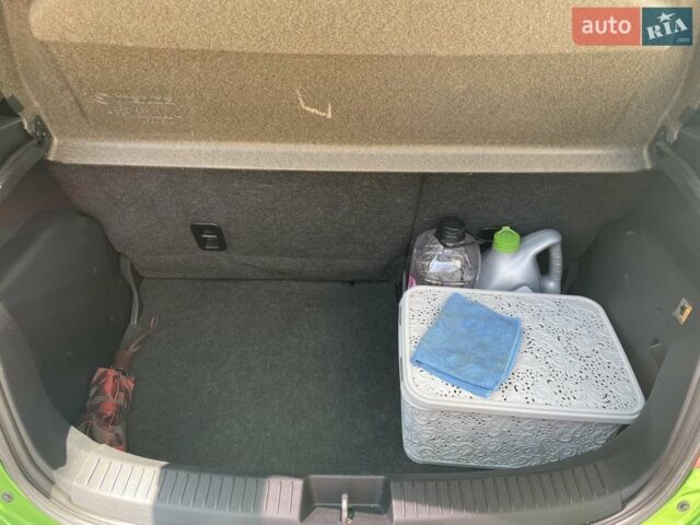 Зелений Мазда 2, об'ємом двигуна 1.5 л та пробігом 200 тис. км за 5500 $, фото 8 на Automoto.ua