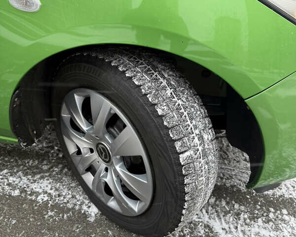 Зелений Мазда 2, об'ємом двигуна 1.5 л та пробігом 151 тис. км за 7100 $, фото 18 на Automoto.ua