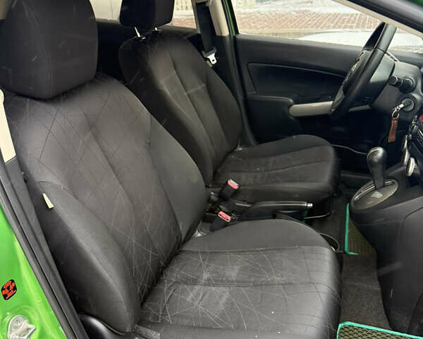 Зелений Мазда 2, об'ємом двигуна 1.5 л та пробігом 151 тис. км за 7100 $, фото 13 на Automoto.ua