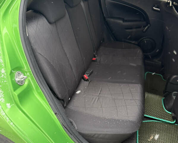 Зелений Мазда 2, об'ємом двигуна 1.5 л та пробігом 151 тис. км за 7100 $, фото 10 на Automoto.ua