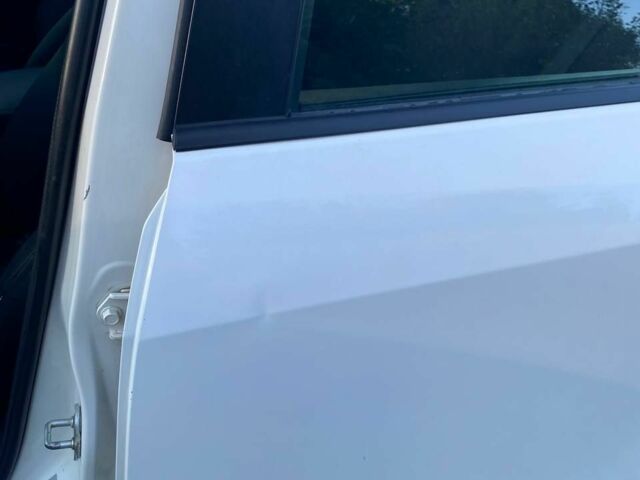 Білий Мазда 3, об'ємом двигуна 0 л та пробігом 176 тис. км за 7300 $, фото 2 на Automoto.ua