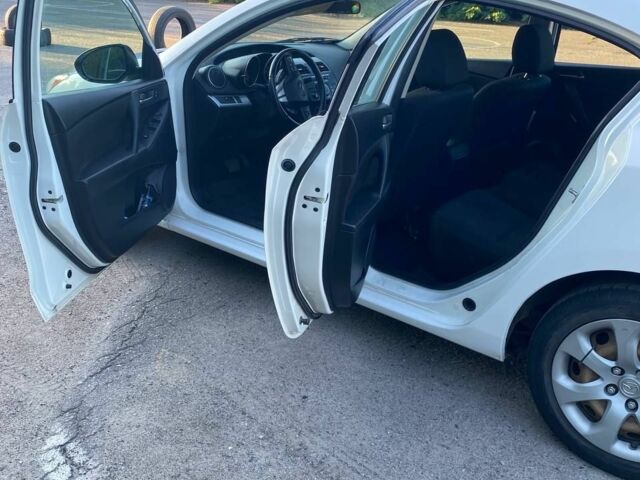Білий Мазда 3, об'ємом двигуна 0 л та пробігом 176 тис. км за 7300 $, фото 9 на Automoto.ua