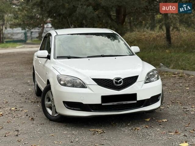 Белый Мазда 3, объемом двигателя 1.59 л и пробегом 305 тыс. км за 4900 $, фото 1 на Automoto.ua