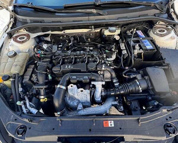 Білий Мазда 3, об'ємом двигуна 1.56 л та пробігом 300 тис. км за 3700 $, фото 9 на Automoto.ua