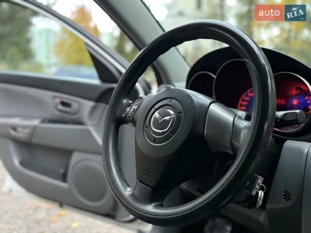 Белый Мазда 3, объемом двигателя 1.59 л и пробегом 305 тыс. км за 4900 $, фото 74 на Automoto.ua