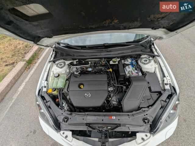 Белый Мазда 3, объемом двигателя 2 л и пробегом 247 тыс. км за 5700 $, фото 13 на Automoto.ua