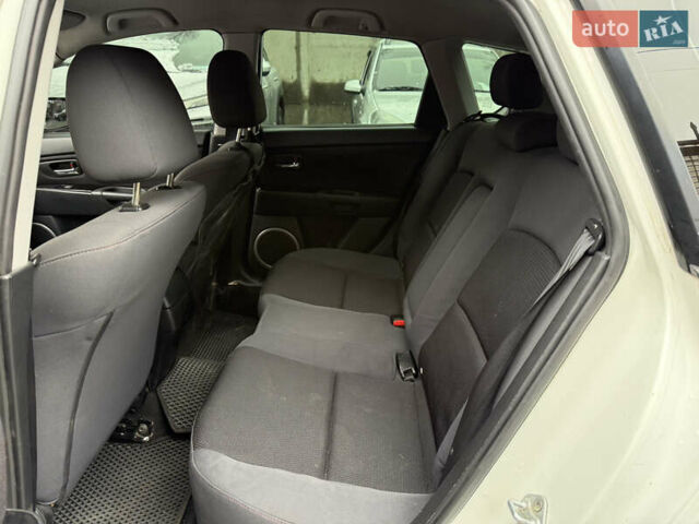 Белый Мазда 3, объемом двигателя 1.6 л и пробегом 190 тыс. км за 5500 $, фото 9 на Automoto.ua