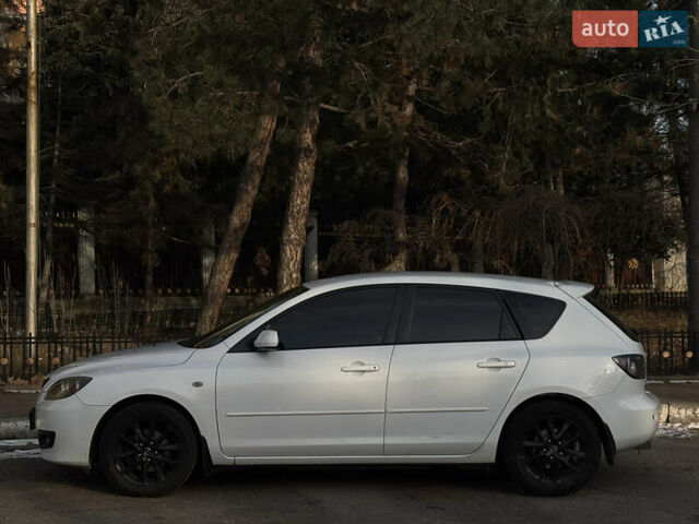 Білий Мазда 3, об'ємом двигуна 1.6 л та пробігом 226 тис. км за 5299 $, фото 2 на Automoto.ua