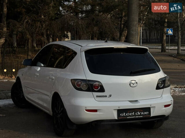 Білий Мазда 3, об'ємом двигуна 1.6 л та пробігом 226 тис. км за 5299 $, фото 4 на Automoto.ua