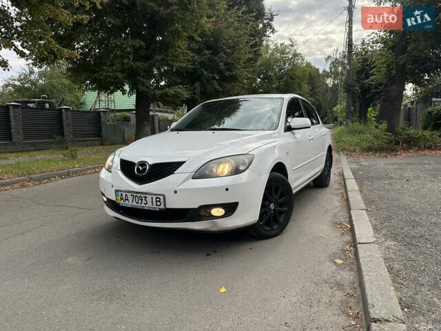 Білий Мазда 3, об'ємом двигуна 1.6 л та пробігом 219 тис. км за 5500 $, фото 4 на Automoto.ua
