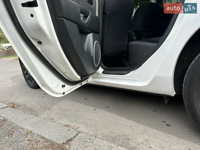 Білий Мазда 3, об'ємом двигуна 1.6 л та пробігом 219 тис. км за 5500 $, фото 17 на Automoto.ua