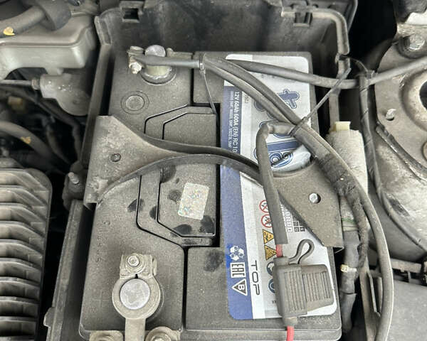 Білий Мазда 3, об'ємом двигуна 1.6 л та пробігом 219 тис. км за 5500 $, фото 47 на Automoto.ua