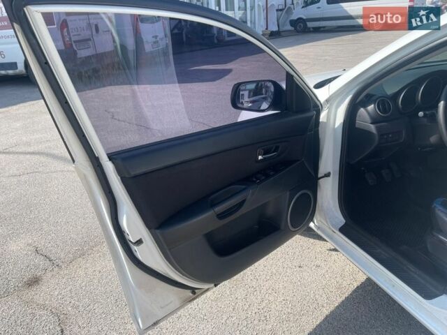 Белый Мазда 3, объемом двигателя 1.6 л и пробегом 240 тыс. км за 5499 $, фото 9 на Automoto.ua