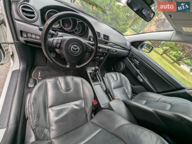 Белый Мазда 3, объемом двигателя 2 л и пробегом 247 тыс. км за 5700 $, фото 9 на Automoto.ua