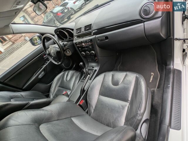 Белый Мазда 3, объемом двигателя 2 л и пробегом 247 тыс. км за 5700 $, фото 10 на Automoto.ua