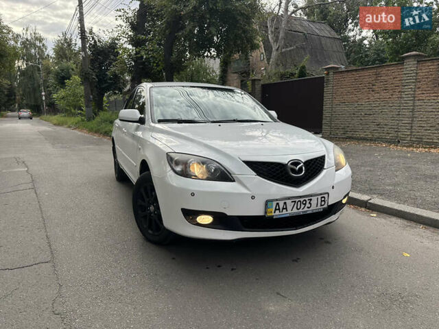 Білий Мазда 3, об'ємом двигуна 1.6 л та пробігом 219 тис. км за 5500 $, фото 1 на Automoto.ua