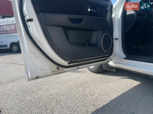 Белый Мазда 3, объемом двигателя 1.6 л и пробегом 240 тыс. км за 5499 $, фото 10 на Automoto.ua