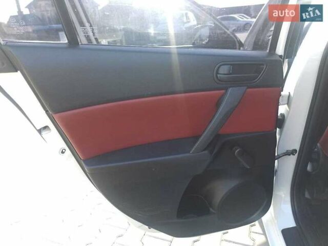 Белый Мазда 3, объемом двигателя 1.6 л и пробегом 230 тыс. км за 5900 $, фото 14 на Automoto.ua