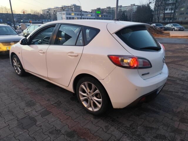 Белый Мазда 3, объемом двигателя 1.6 л и пробегом 300 тыс. км за 5700 $, фото 5 на Automoto.ua