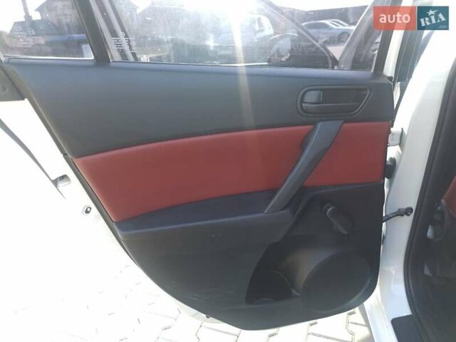 Белый Мазда 3, объемом двигателя 1.56 л и пробегом 230 тыс. км за 6500 $, фото 26 на Automoto.ua