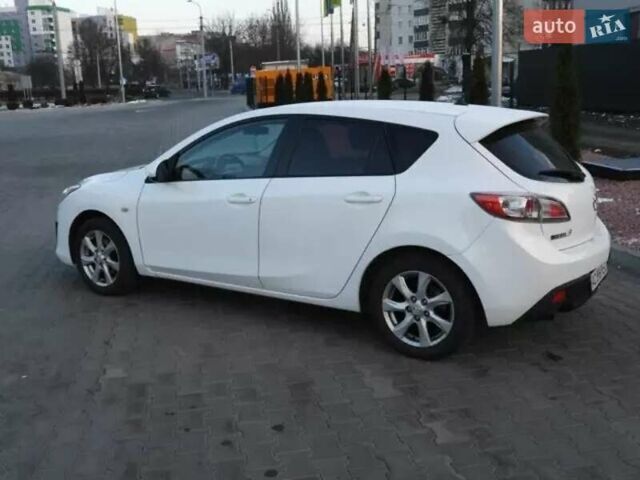 Белый Мазда 3, объемом двигателя 1.56 л и пробегом 223 тыс. км за 5999 $, фото 3 на Automoto.ua