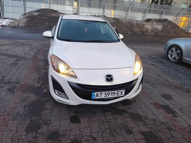Белый Мазда 3, объемом двигателя 1.6 л и пробегом 300 тыс. км за 5700 $, фото 3 на Automoto.ua