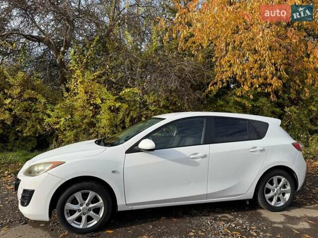 Белый Мазда 3, объемом двигателя 1.56 л и пробегом 230 тыс. км за 6800 $, фото 2 на Automoto.ua