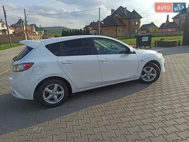 Белый Мазда 3, объемом двигателя 1.6 л и пробегом 230 тыс. км за 5900 $, фото 2 на Automoto.ua
