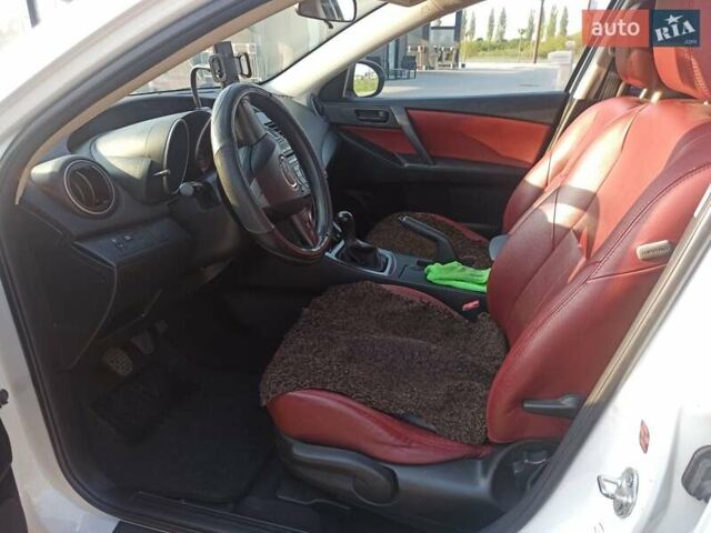 Белый Мазда 3, объемом двигателя 1.56 л и пробегом 230 тыс. км за 6500 $, фото 13 на Automoto.ua
