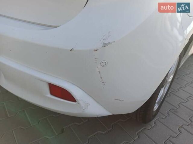 Белый Мазда 3, объемом двигателя 1.56 л и пробегом 230 тыс. км за 6500 $, фото 7 на Automoto.ua