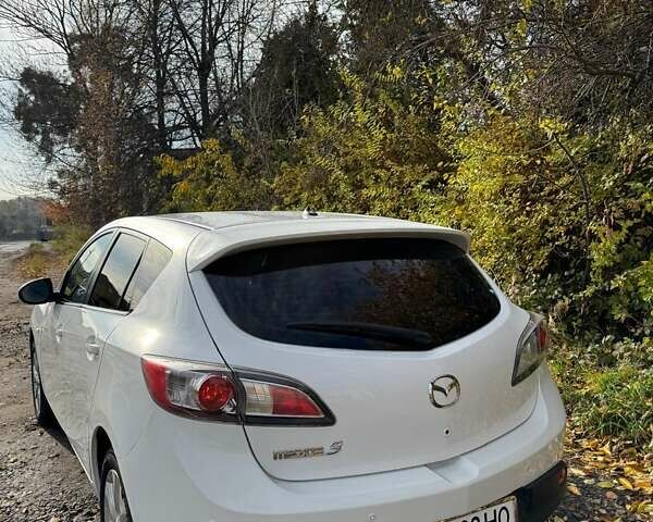 Белый Мазда 3, объемом двигателя 1.56 л и пробегом 230 тыс. км за 6800 $, фото 3 на Automoto.ua