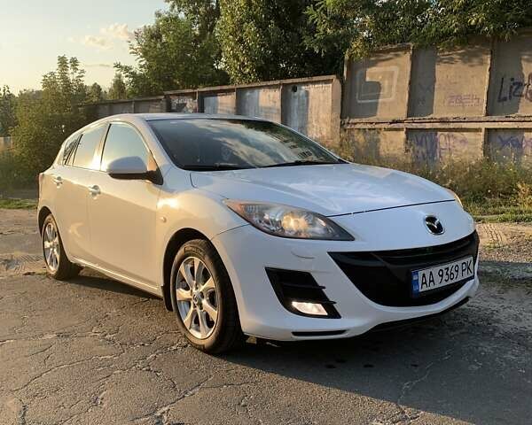 Білий Мазда 3, об'ємом двигуна 1.6 л та пробігом 95 тис. км за 9500 $, фото 2 на Automoto.ua