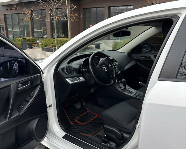 Белый Мазда 3, объемом двигателя 1.6 л и пробегом 171 тыс. км за 8500 $, фото 7 на Automoto.ua