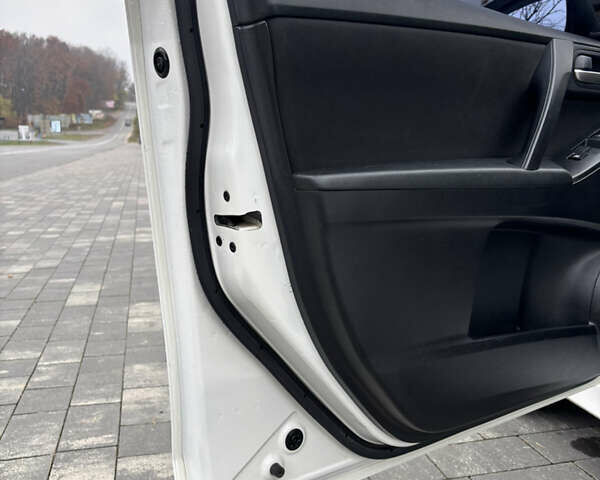 Белый Мазда 3, объемом двигателя 1.6 л и пробегом 171 тыс. км за 8500 $, фото 8 на Automoto.ua