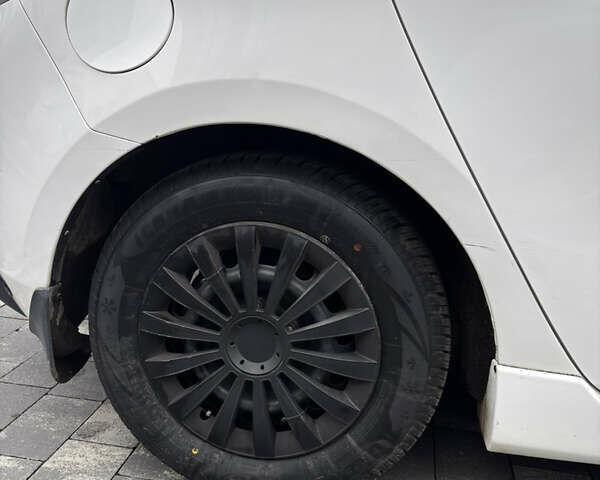 Белый Мазда 3, объемом двигателя 1.6 л и пробегом 171 тыс. км за 8500 $, фото 16 на Automoto.ua