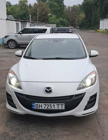 Белый Мазда 3, объемом двигателя 1.6 л и пробегом 159 тыс. км за 8000 $, фото 1 на Automoto.ua