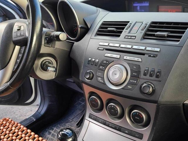 Белый Мазда 3, объемом двигателя 1.6 л и пробегом 180 тыс. км за 8200 $, фото 5 на Automoto.ua