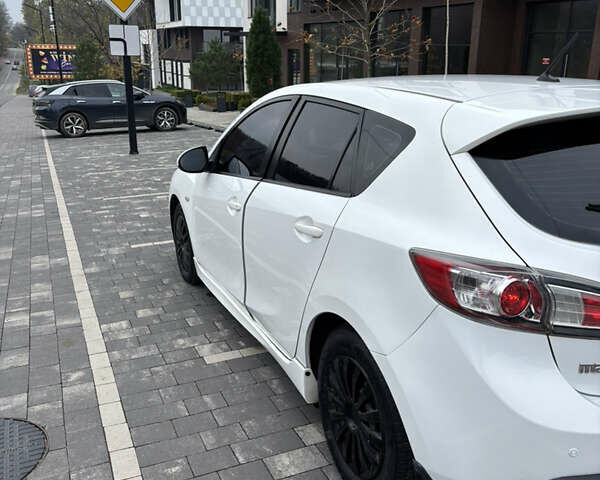 Белый Мазда 3, объемом двигателя 1.6 л и пробегом 171 тыс. км за 8500 $, фото 5 на Automoto.ua