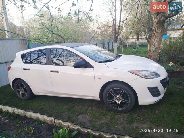 Белый Мазда 3, объемом двигателя 1.6 л и пробегом 244 тыс. км за 6950 $, фото 1 на Automoto.ua
