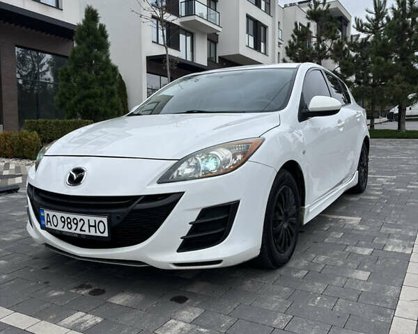 Белый Мазда 3, объемом двигателя 1.6 л и пробегом 171 тыс. км за 8500 $, фото 1 на Automoto.ua