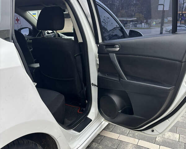 Белый Мазда 3, объемом двигателя 1.6 л и пробегом 171 тыс. км за 8500 $, фото 11 на Automoto.ua