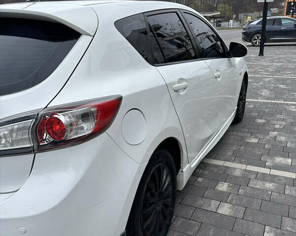 Белый Мазда 3, объемом двигателя 1.6 л и пробегом 171 тыс. км за 8500 $, фото 4 на Automoto.ua