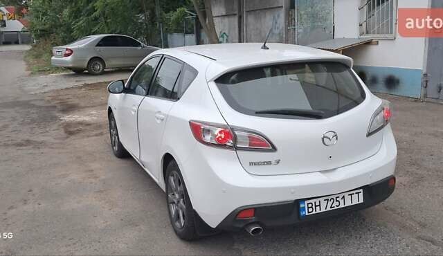 Белый Мазда 3, объемом двигателя 1.6 л и пробегом 159 тыс. км за 8000 $, фото 5 на Automoto.ua