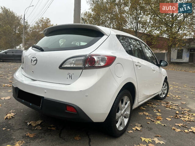 Белый Мазда 3, объемом двигателя 1.6 л и пробегом 130 тыс. км за 7200 $, фото 3 на Automoto.ua