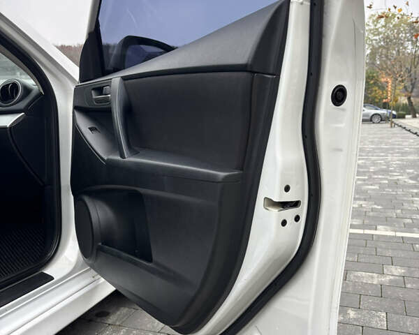 Белый Мазда 3, объемом двигателя 1.6 л и пробегом 171 тыс. км за 8500 $, фото 14 на Automoto.ua