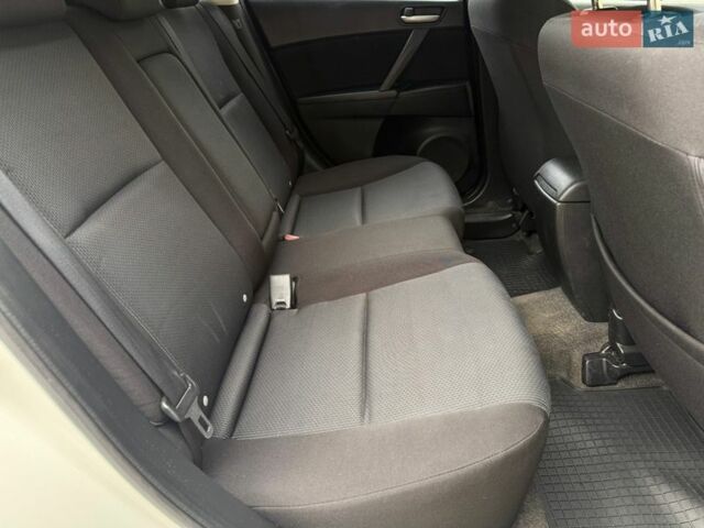 Білий Мазда 3, об'ємом двигуна 2 л та пробігом 160 тис. км за 9799 $, фото 10 на Automoto.ua