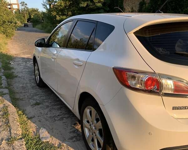 Білий Мазда 3, об'ємом двигуна 1.6 л та пробігом 95 тис. км за 9500 $, фото 5 на Automoto.ua
