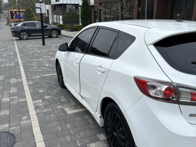 Білий Мазда 3, об'ємом двигуна 1.6 л та пробігом 171 тис. км за 8500 $, фото 5 на Automoto.ua