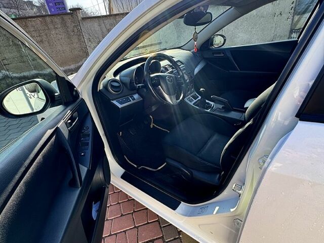 Білий Мазда 3, об'ємом двигуна 2.2 л та пробігом 230 тис. км за 6800 $, фото 10 на Automoto.ua