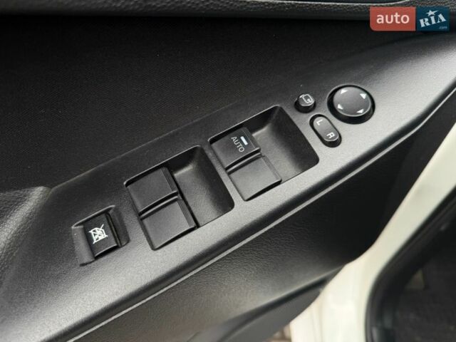 Білий Мазда 3, об'ємом двигуна 2 л та пробігом 160 тис. км за 9799 $, фото 8 на Automoto.ua
